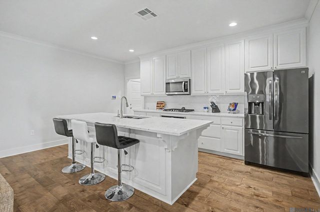 3861 Villa Michel Dr, Baton Rouge, LA 70817