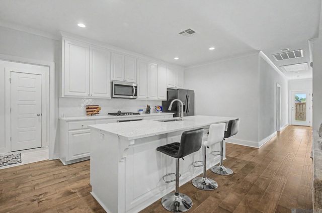 3861 Villa Michel Dr, Baton Rouge, LA 70817