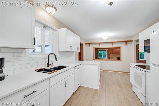 470 Oak Grove Drive, Orion Charter Township, MI 48362