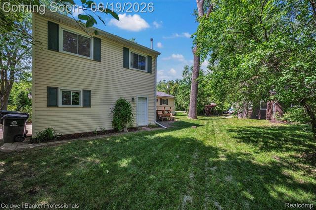 470 Oak Grove Drive, Orion Charter Township, MI 48362