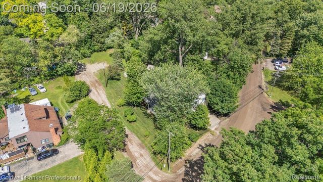 470 Oak Grove Drive, Orion Charter Township, MI 48362