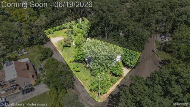 470 Oak Grove Drive, Orion Charter Township, MI 48362