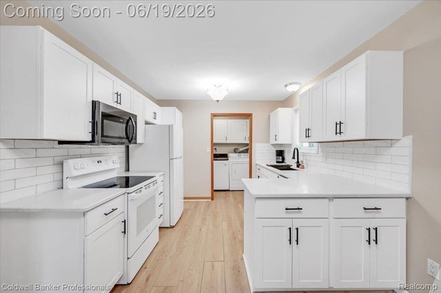 470 Oak Grove Drive, Orion Charter Township, MI 48362