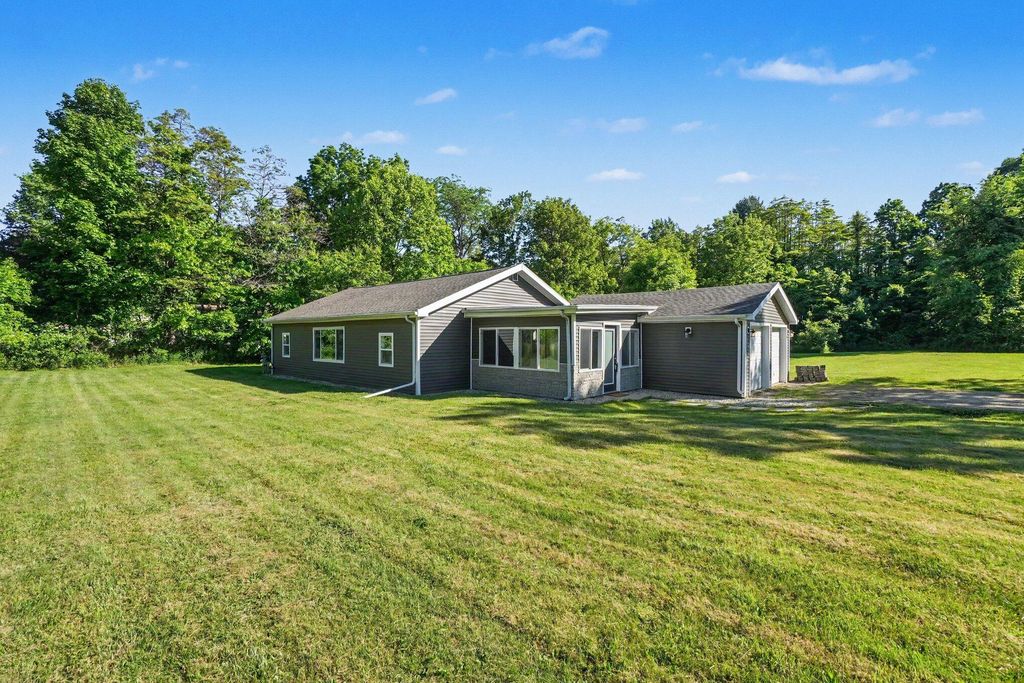 70068 Michigan 43, South Haven Twp, MI 49090