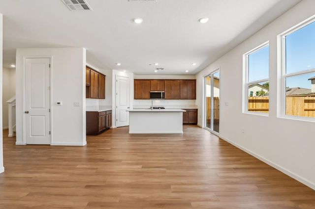 2321 E Amboy Ave, Stockton, CA 95206
