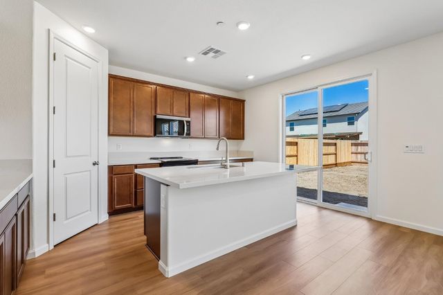 2321 E Amboy Ave, Stockton, CA 95206