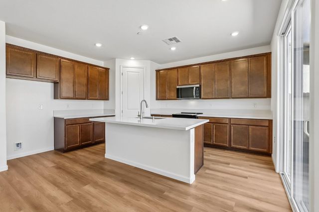 2321 E Amboy Ave, Stockton, CA 95206