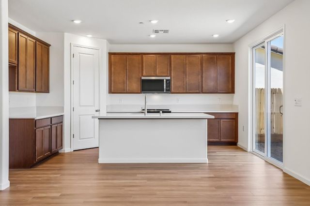 2321 E Amboy Ave, Stockton, CA 95206