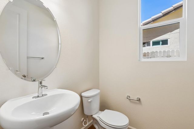 2321 E Amboy Ave, Stockton, CA 95206