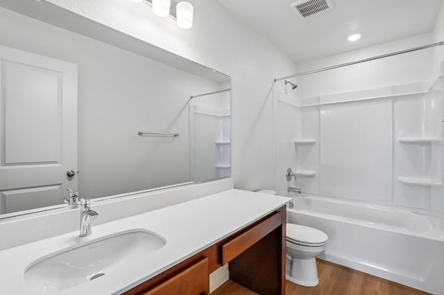 2321 E Amboy Ave, Stockton, CA 95206