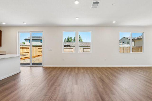 2321 E Amboy Ave, Stockton, CA 95206