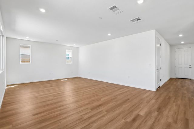 2321 E Amboy Ave, Stockton, CA 95206