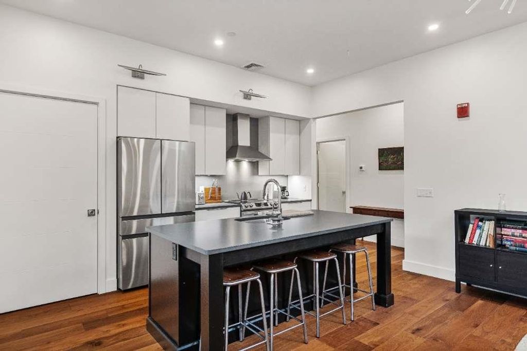 Image 19 of property listing at 131 Main St # 2A-1, Burlington, VT 05401