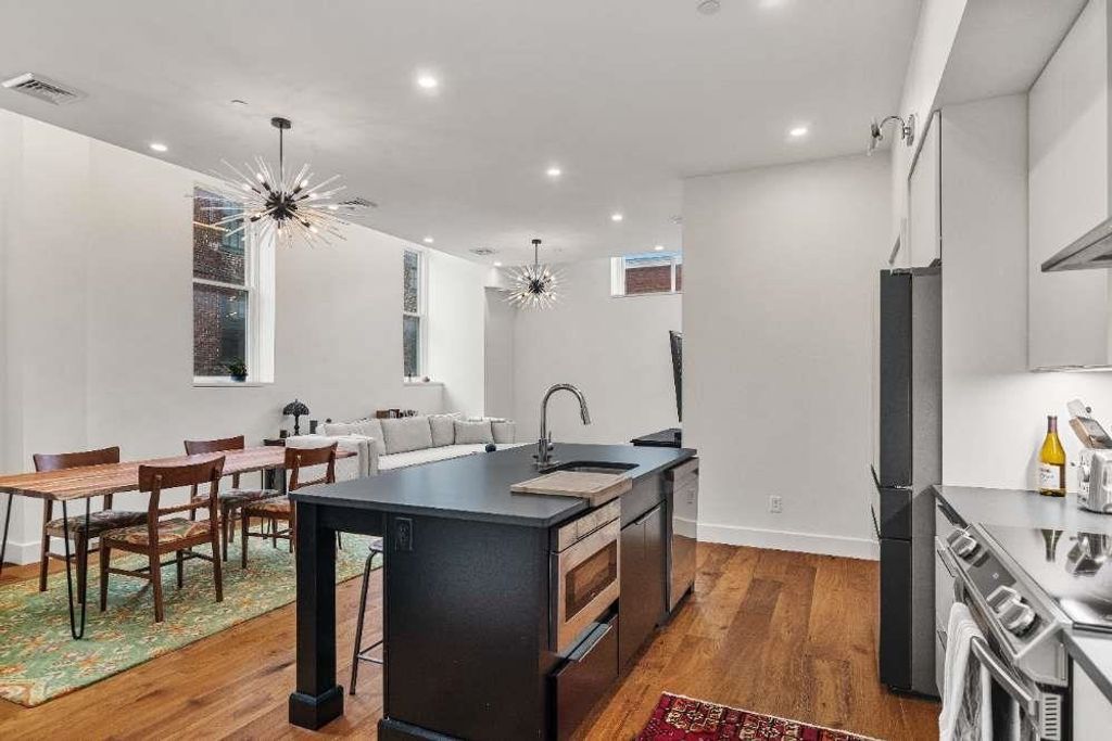 Image 9 of property listing at 131 Main St # 2A-1, Burlington, VT 05401