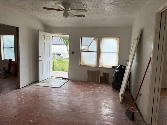 3343 Bryan Avenue, Fort Worth, TX 76110
