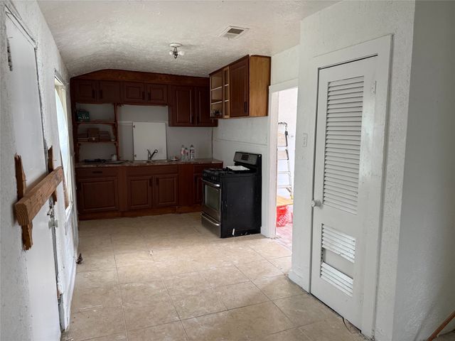 3343 Bryan Avenue, Fort Worth, TX 76110
