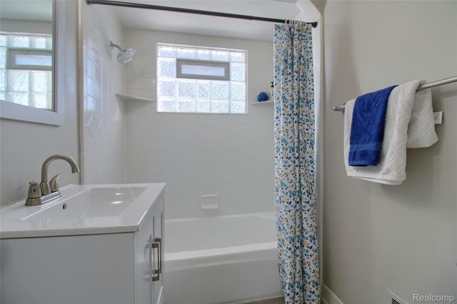 7540 Dolphin, Detroit, MI 48239