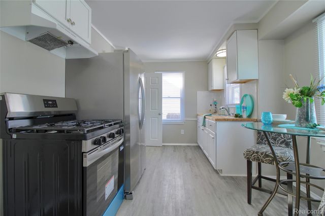 7540 Dolphin, Detroit, MI 48239