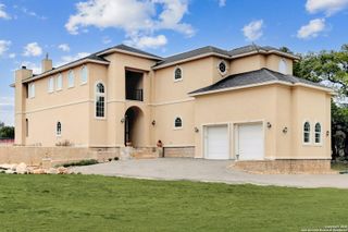 105 N Micah Andrews, Blanco, TX 78606