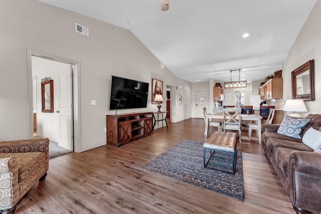 330 S Wildwood Dr. 7, Branson, MO 65616