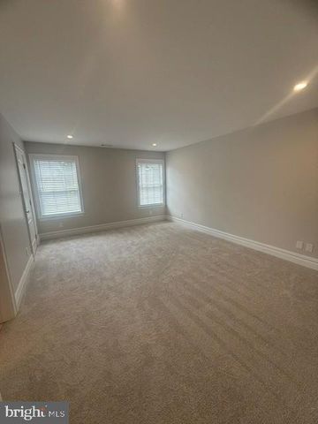 117 MAPLE LEAF CIR, Sewell, NJ 08080