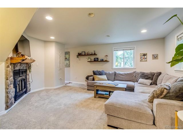 755 Holland St, Lakewood, CO 80215