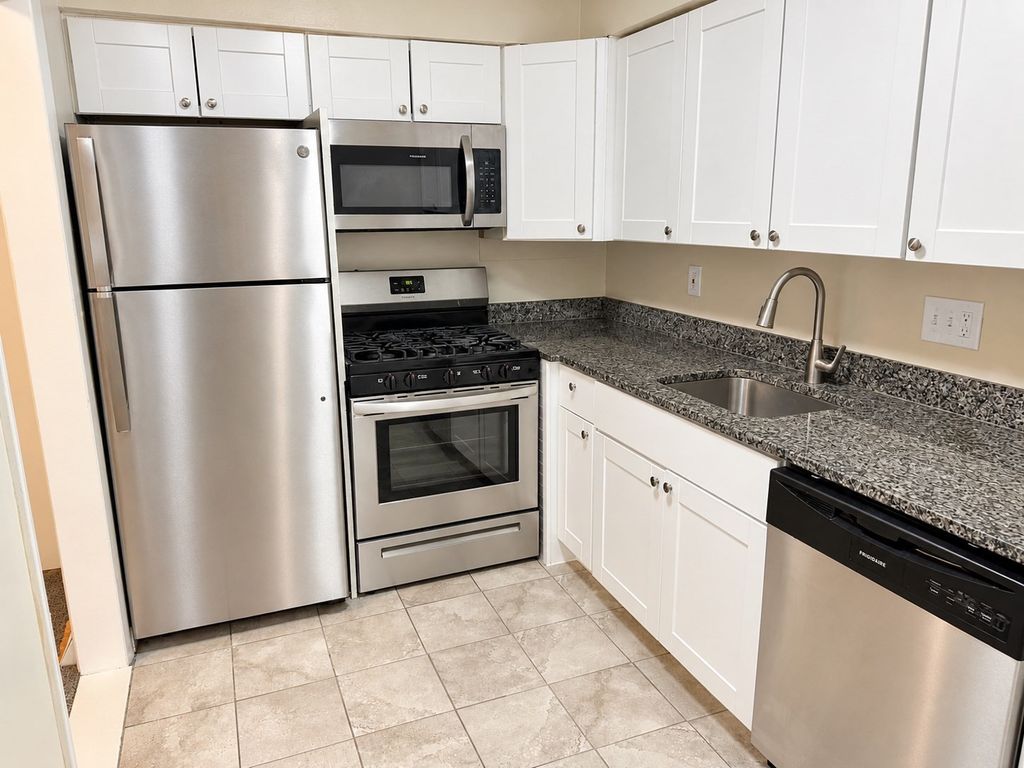 55 David Terrace 3, Norwood, MA 02062