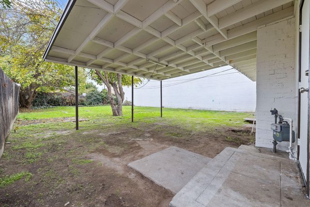 321 NW 3rd Avenue, Visalia, CA 93291