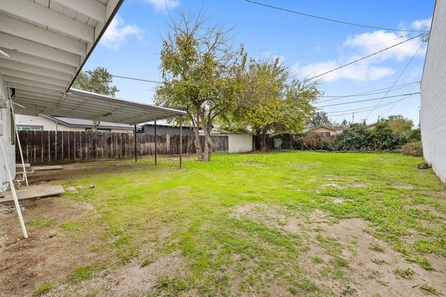 321 NW 3rd Avenue, Visalia, CA 93291