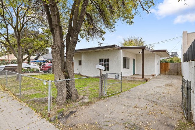 321 NW 3rd Avenue, Visalia, CA 93291