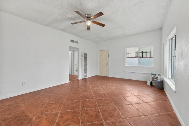 321 NW 3rd Avenue, Visalia, CA 93291