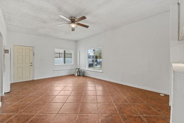 321 NW 3rd Avenue, Visalia, CA 93291