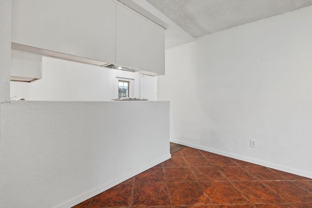 321 NW 3rd Avenue, Visalia, CA 93291