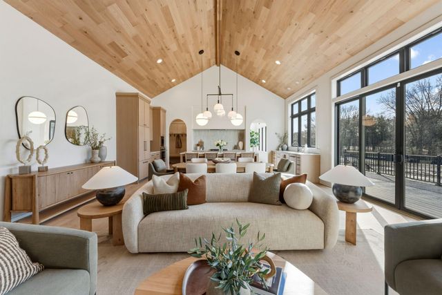 755 Ensconced Way, Chaska, MN 55318