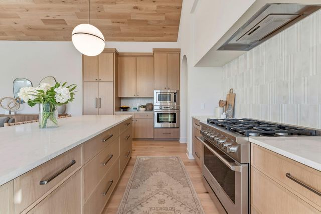 755 Ensconced Way, Chaska, MN 55318