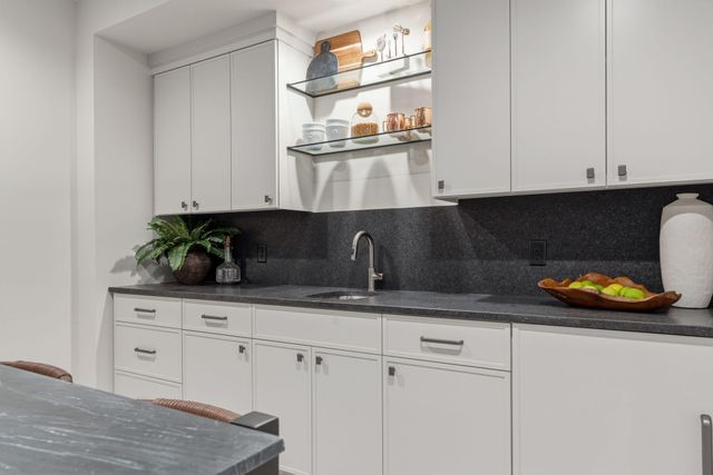 755 Ensconced Way, Chaska, MN 55318