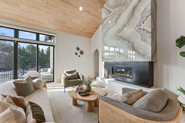 755 Ensconced Way, Chaska, MN 55318