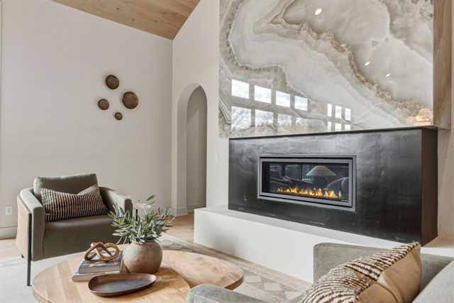 755 Ensconced Way, Chaska, MN 55318