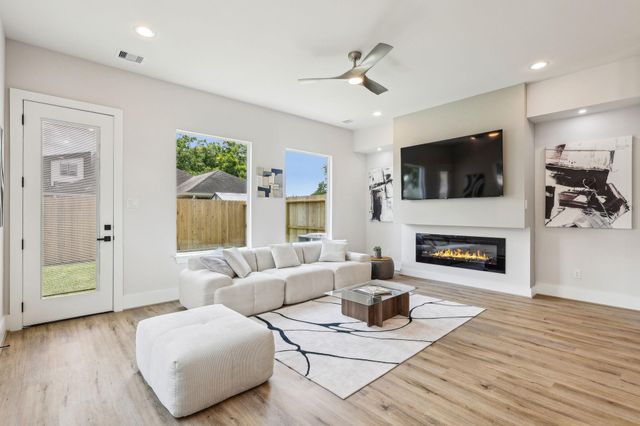 3722 Nathaniel Brown Street, Houston, TX 77021