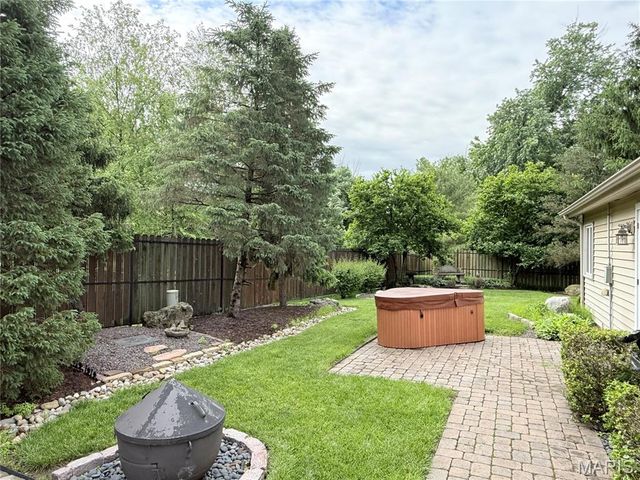 8 Sweet Meadows Lane, Ballwin, MO 63011