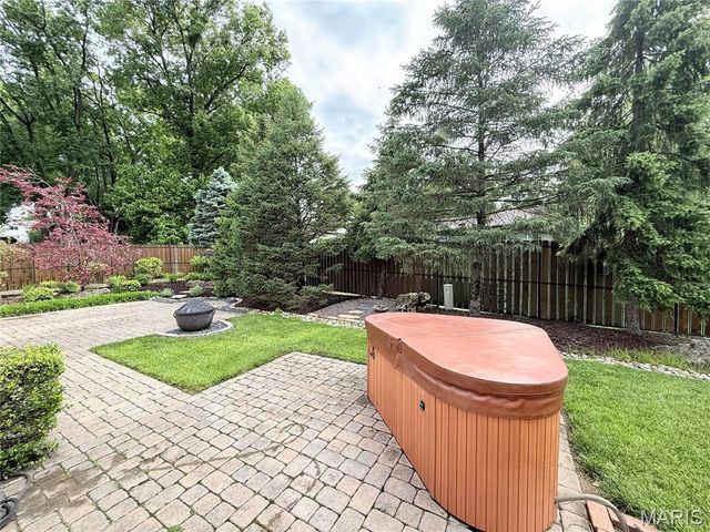 8 Sweet Meadows Lane, Ballwin, MO 63011