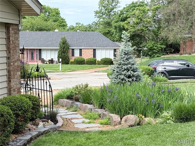 8 Sweet Meadows Lane, Ballwin, MO 63011