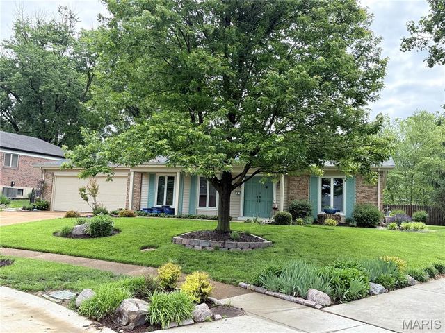 8 Sweet Meadows Lane, Ballwin, MO 63011