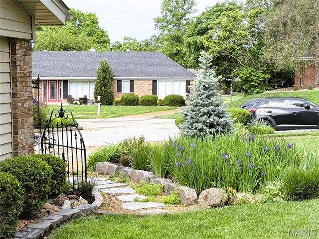 8 Sweet Meadows Lane, Ballwin, MO 63011