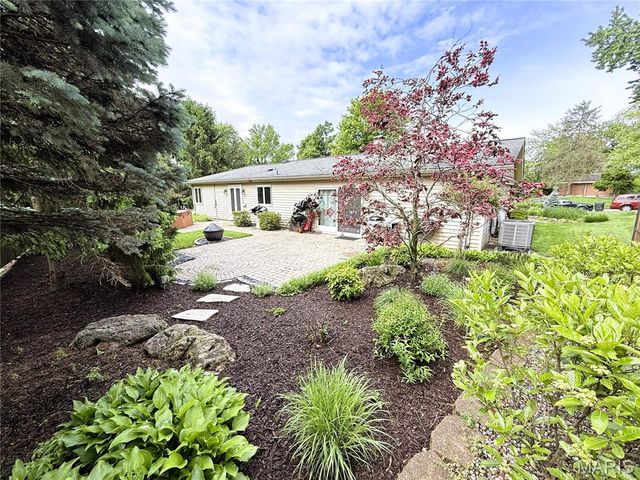 8 Sweet Meadows Lane, Ballwin, MO 63011