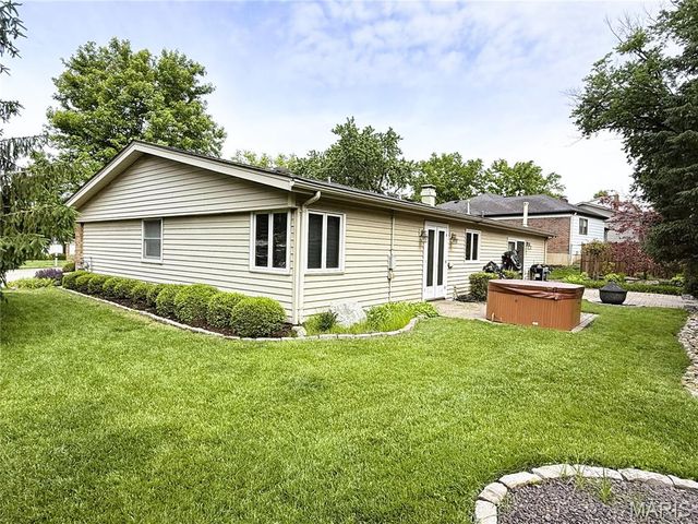 8 Sweet Meadows Lane, Ballwin, MO 63011