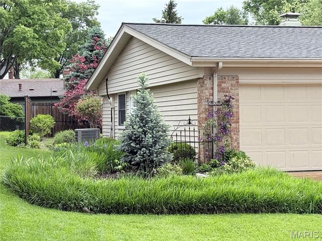 8 Sweet Meadows Lane, Ballwin, MO 63011