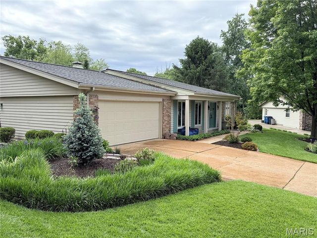8 Sweet Meadows Lane, Ballwin, MO 63011