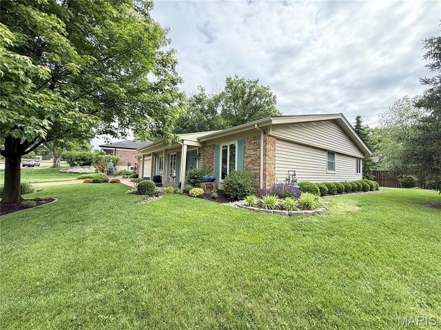 8 Sweet Meadows Lane, Ballwin, MO 63011