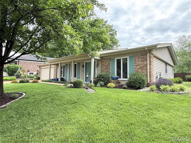 8 Sweet Meadows Lane, Ballwin, MO 63011